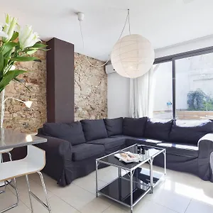 Inside Sants Appartement